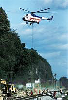Mi-8 der BSF beim Kranflug