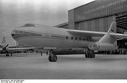 Rollout der 152-V1 mit Tandemfahrwerk Quelle: Bundesarchiv