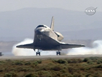 STS 125 im Landeanflug auf Edwards Airbase