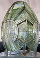 Fresnel-Linse 1. Ordnung, Scheinwerfer­linsen, Museum von Point Arena Light, Kalifornien.
