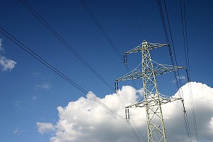 Overhead power line-electricity pylon - with polarization filter.JPG